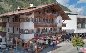 Center Rooms & Apartments